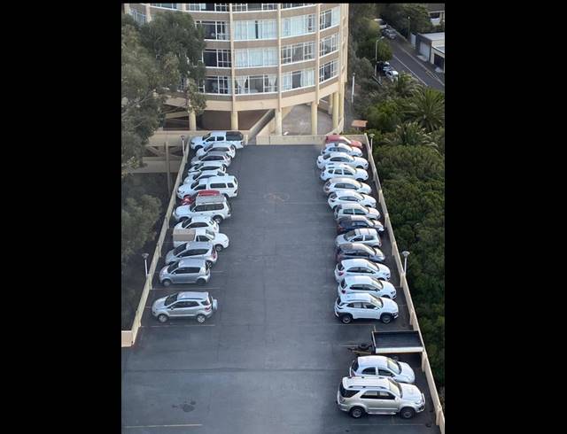 0.5 BEDROOM APARTMENT TO LET IN VREDEHOEK